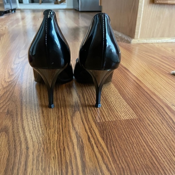 Miss Barker Of England Pointed Toe Heels Size 40 NWOT Feminine Glossy Elegant - Picture 7 of 7